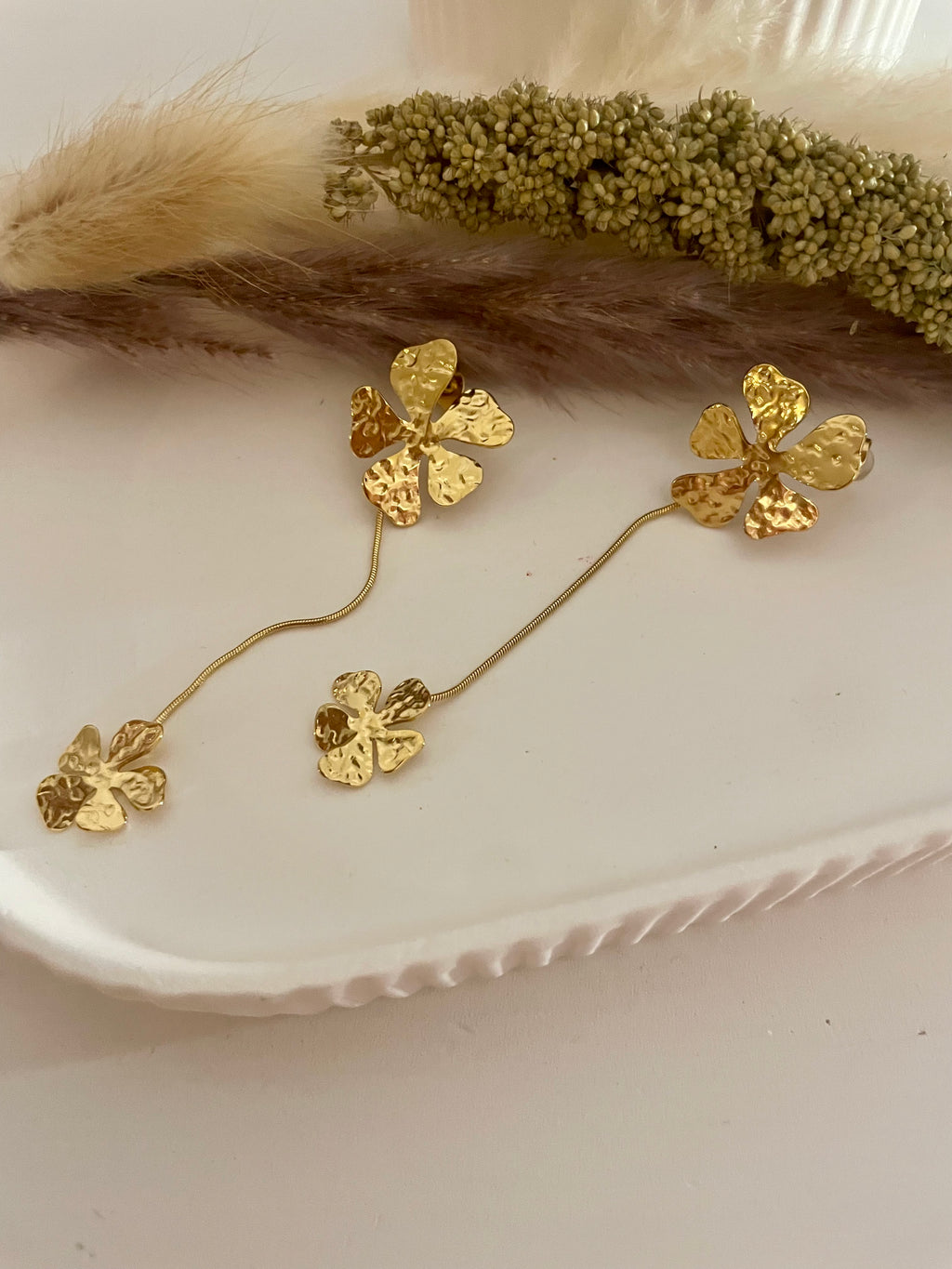 Pendientes largos de flores