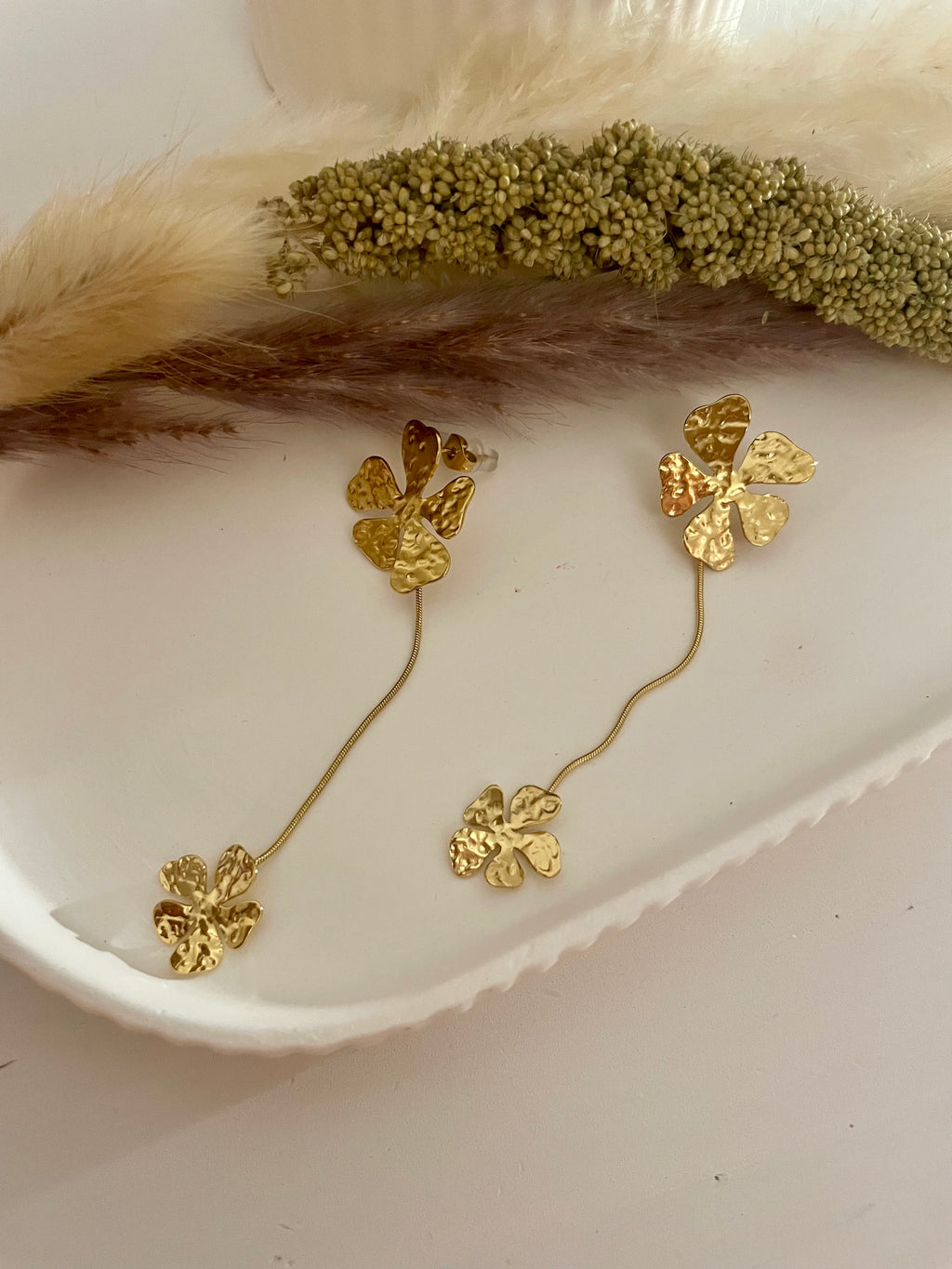 Pendientes largos de flores