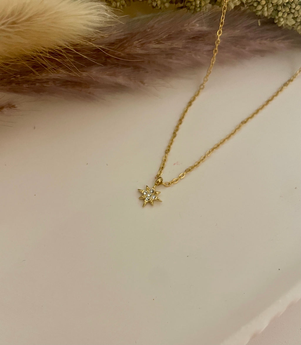 Collar de pequeña estrella