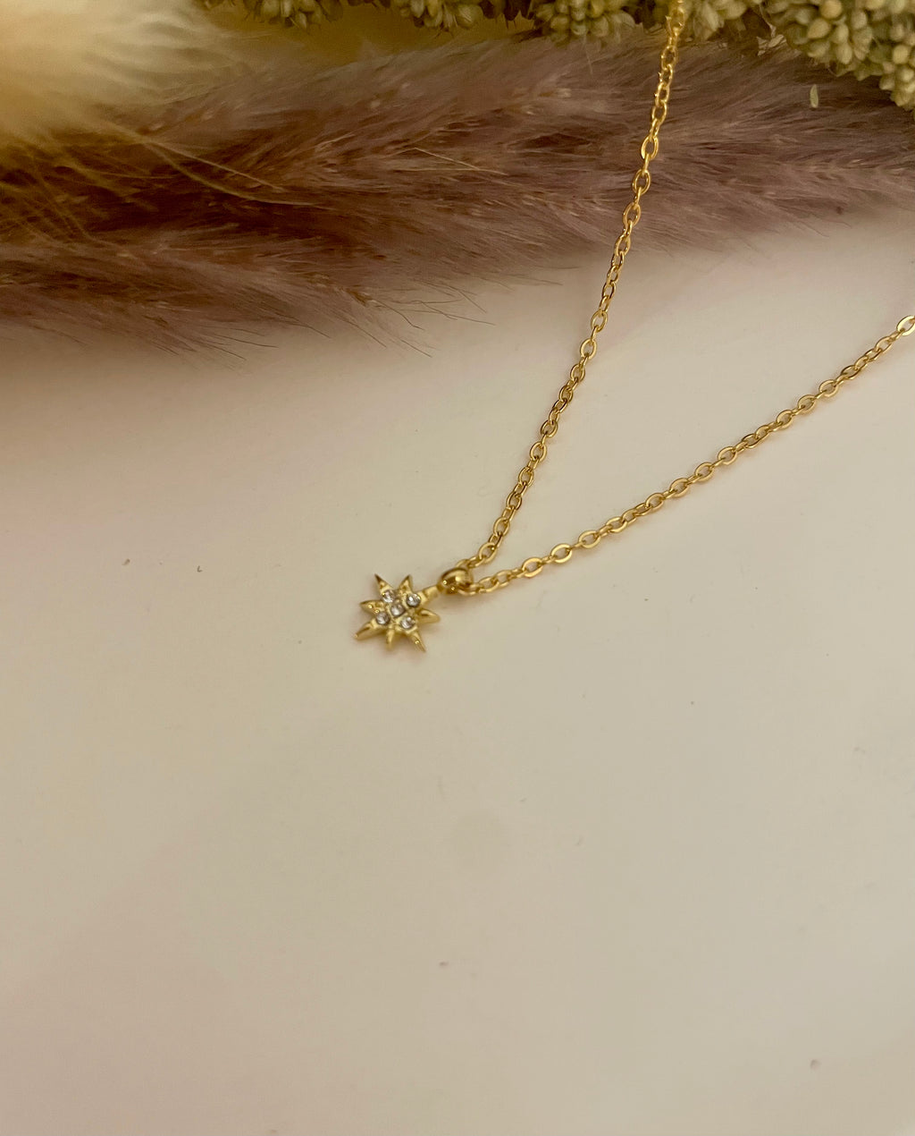 Collar de pequeña estrella