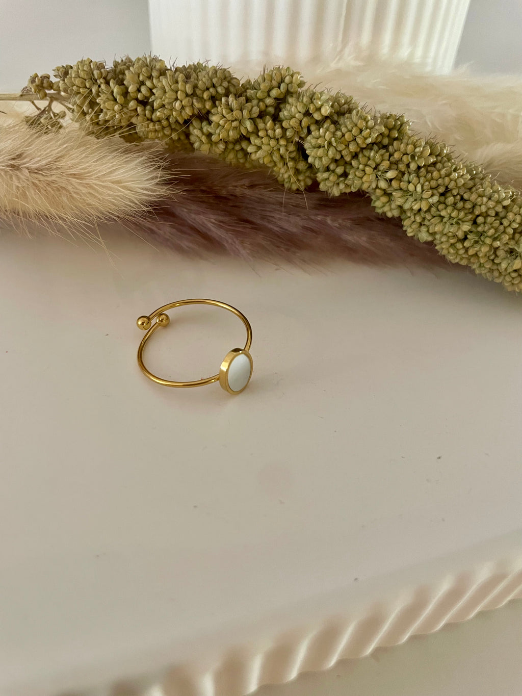 Anillo fino ovalado de nácar